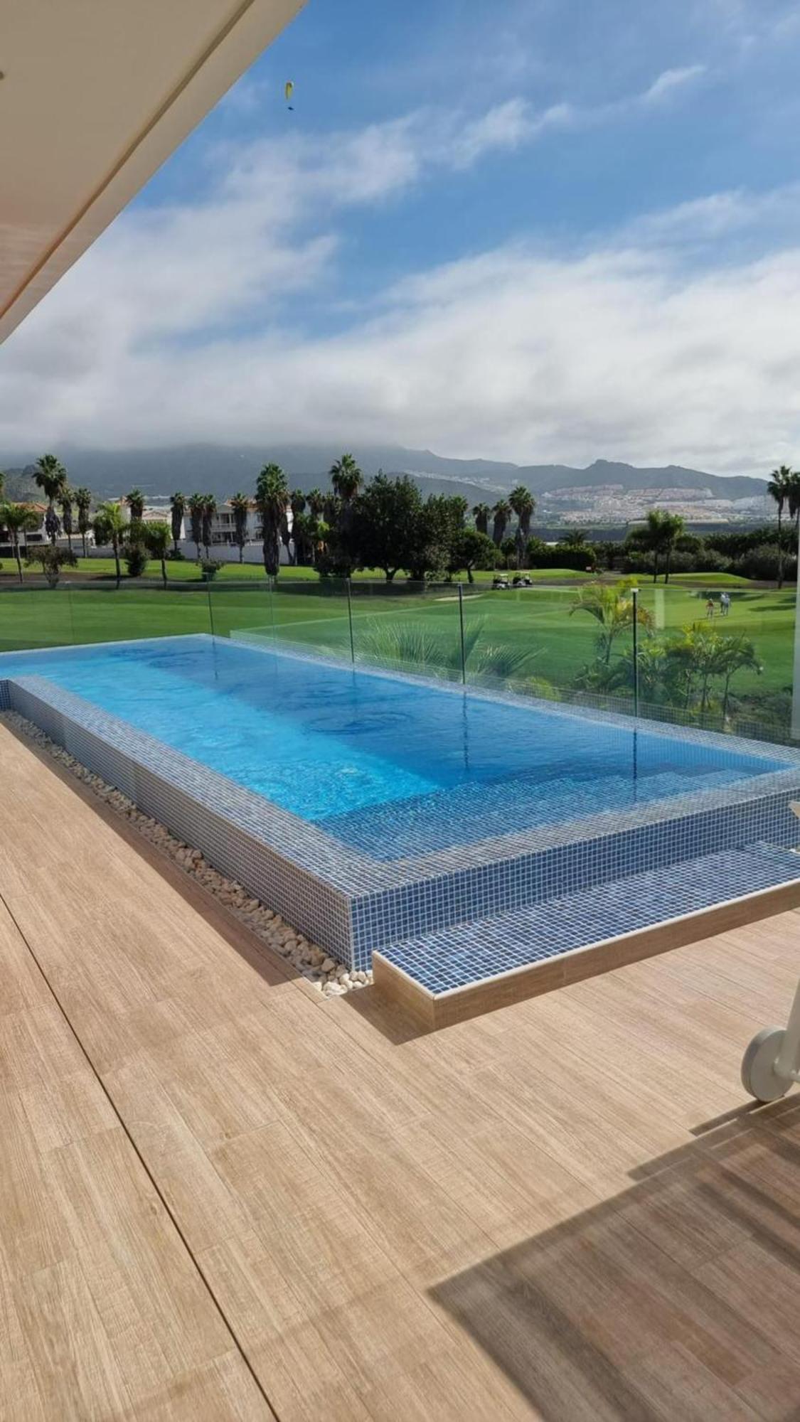 אדחה Luxury Villa Rebeka - Heated Pool And Jacuzzi מראה חיצוני תמונה