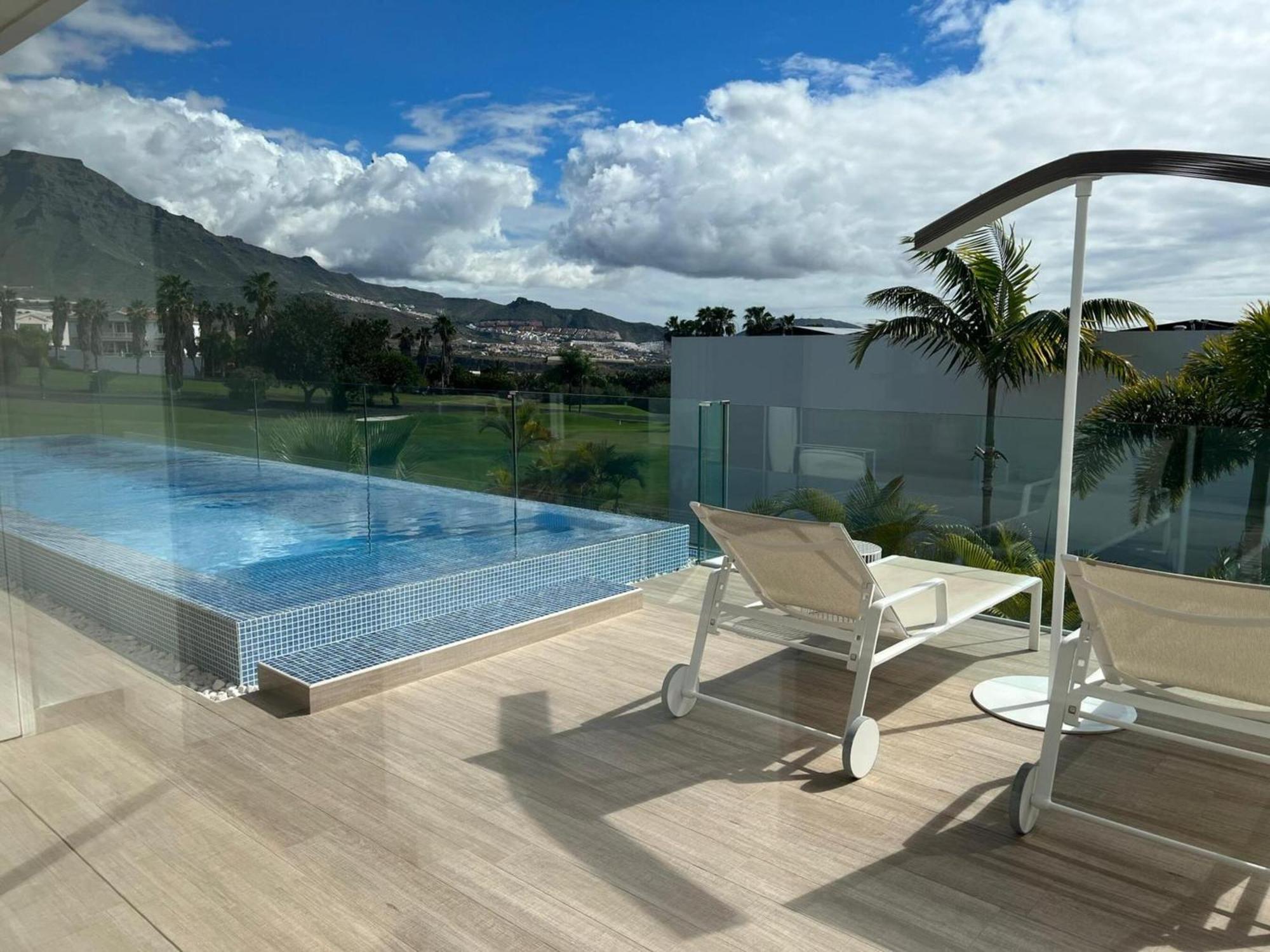 אדחה Luxury Villa Rebeka - Heated Pool And Jacuzzi מראה חיצוני תמונה